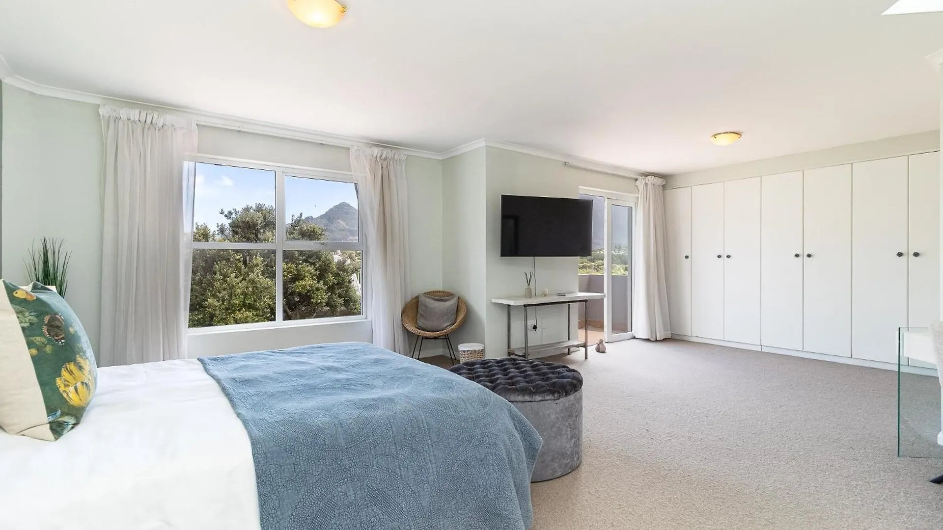 Beachfront Villa Sea Breeze Hout Bay Cape Town South Africa